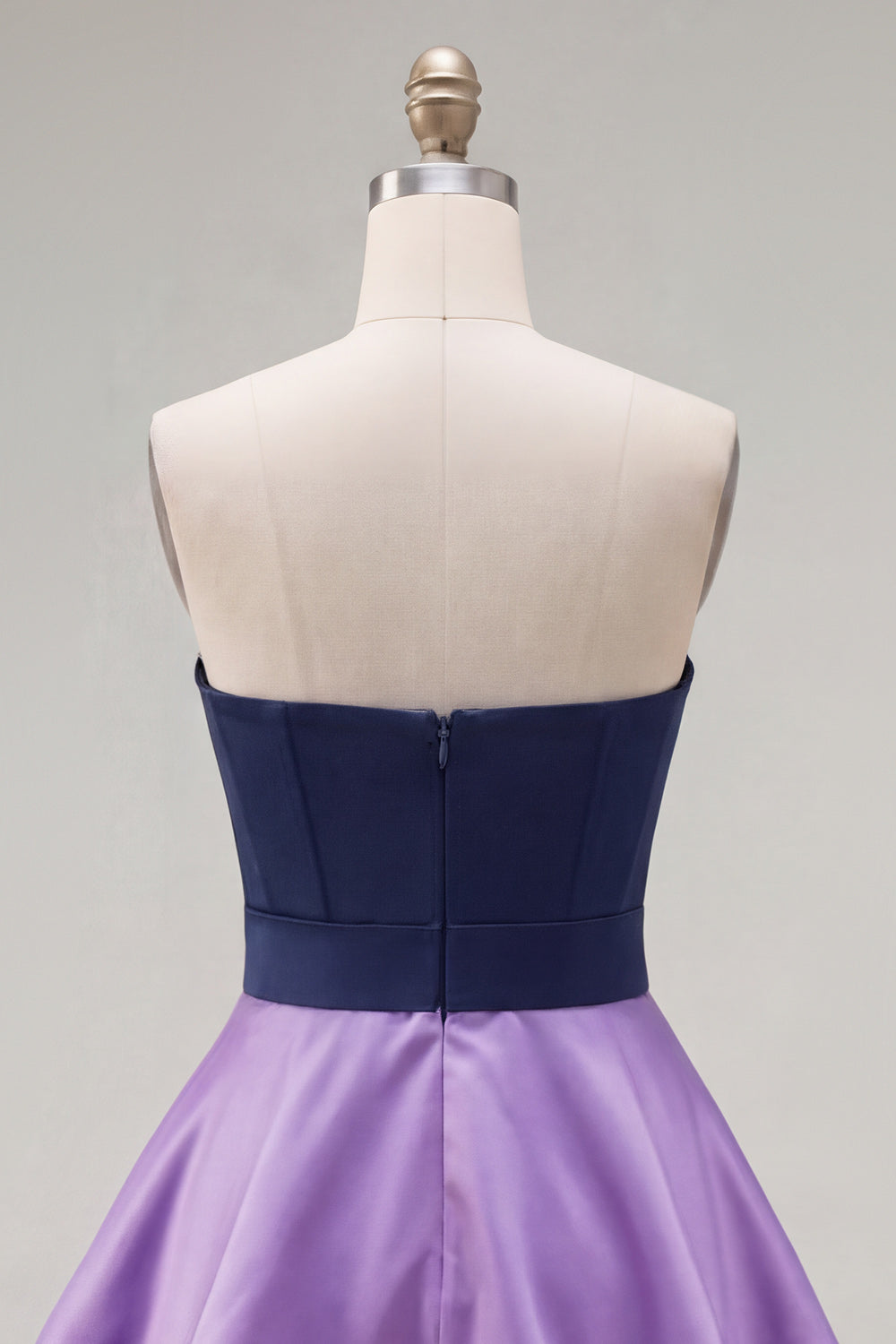 Robe de bal plissée en satin bleu marine et violet, coupe évasée, encolure cœur, avec nœud