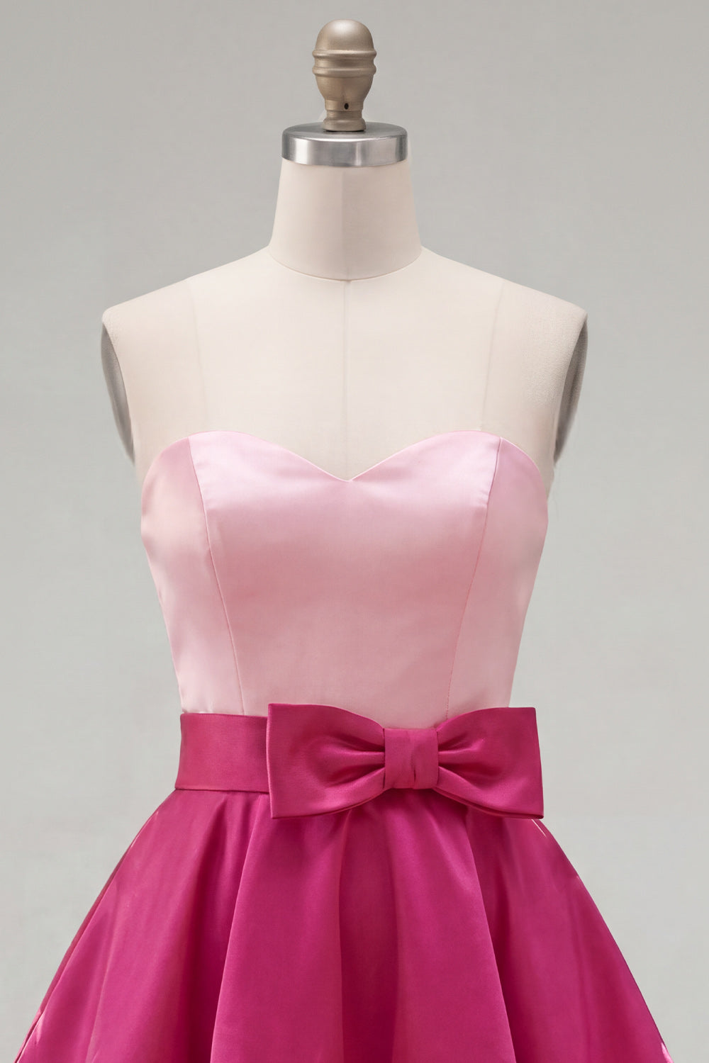 Robe de bal plissée en satin bleu marine et violet, coupe évasée, encolure cœur, avec nœud