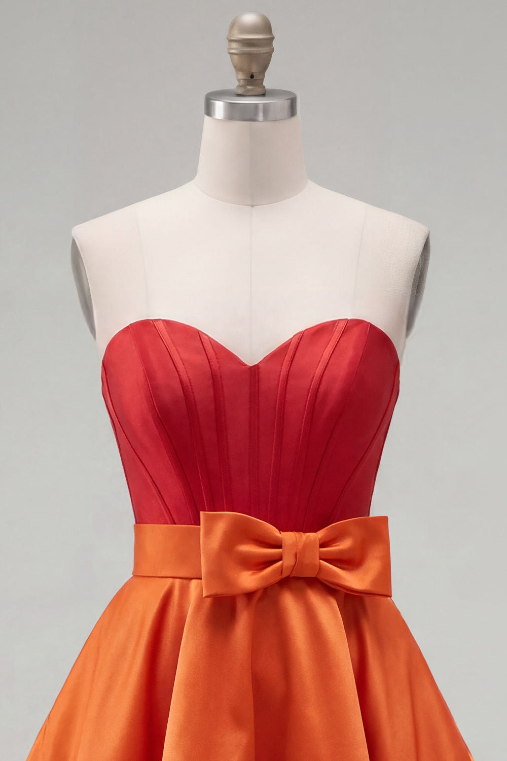 Robe de bal plissée en satin bleu marine et violet, coupe évasée, encolure cœur, avec nœud
