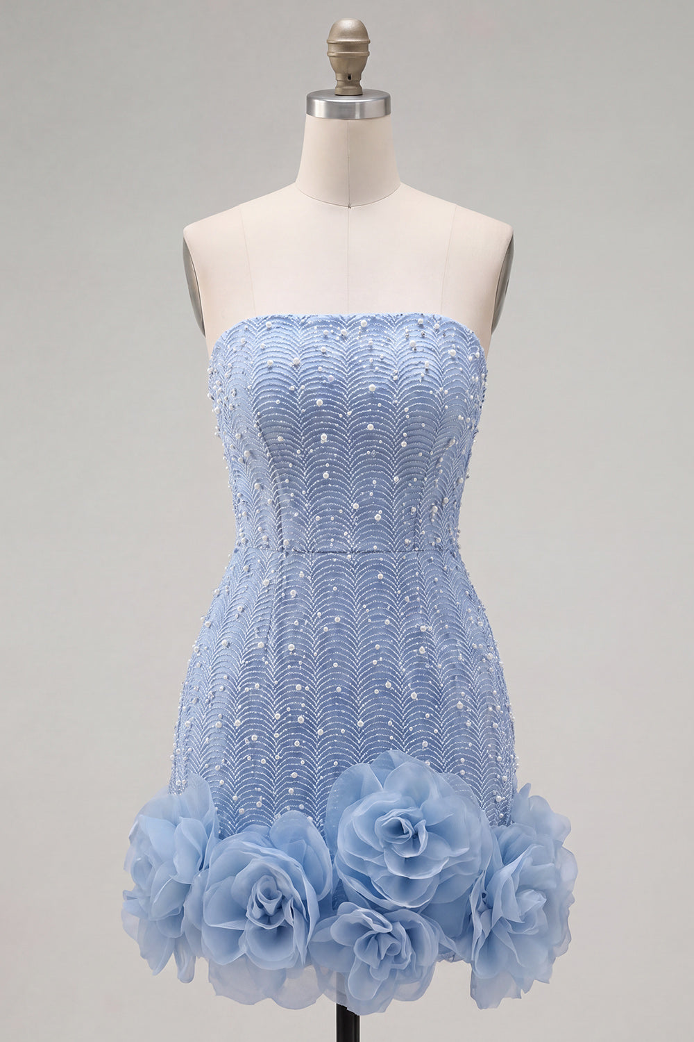 Vestido de fiesta azul sin tirantes entallado con perlas y flores 3D