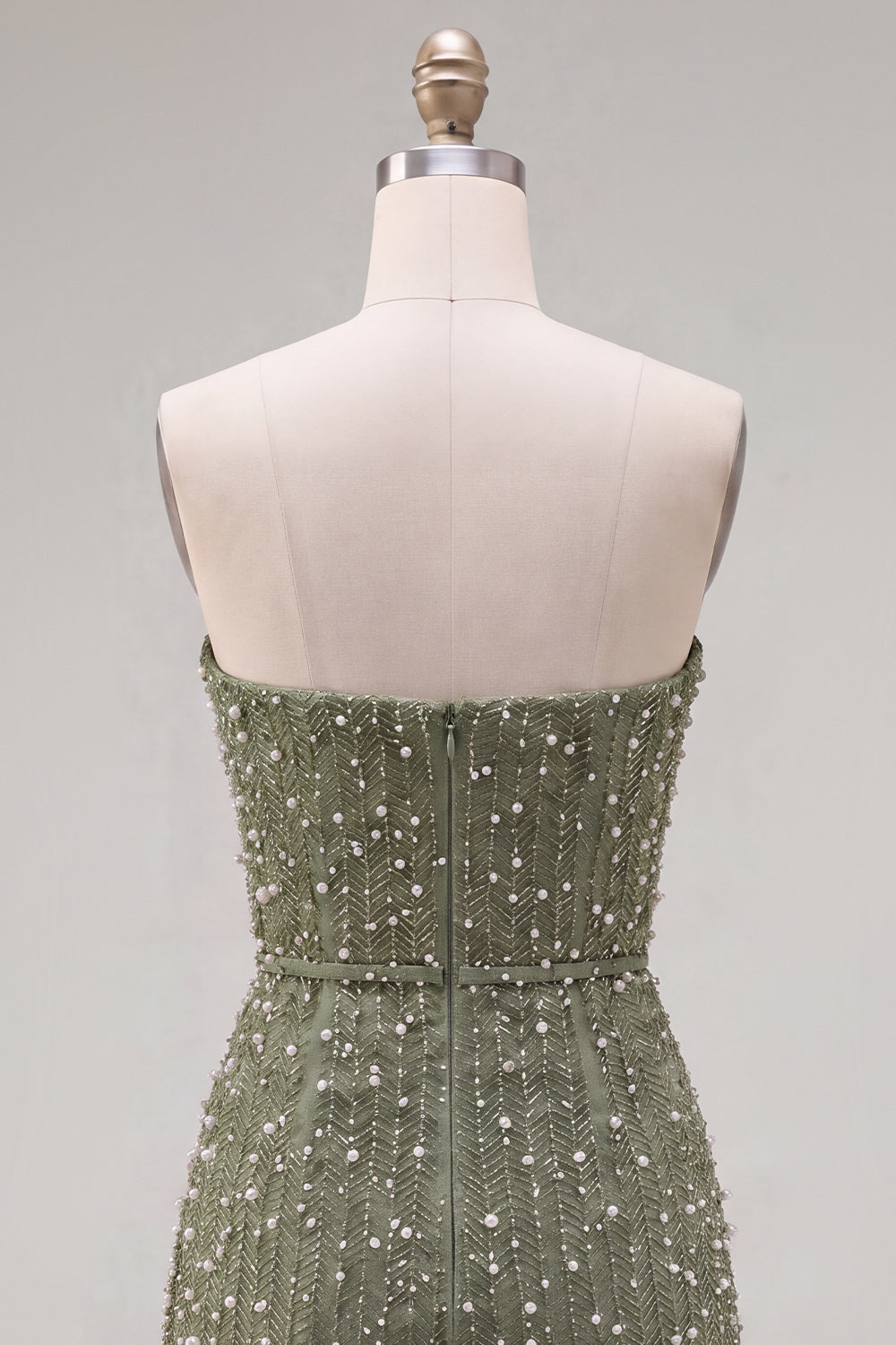 Vestido de fiesta azul sin tirantes entallado con perlas y flores 3D