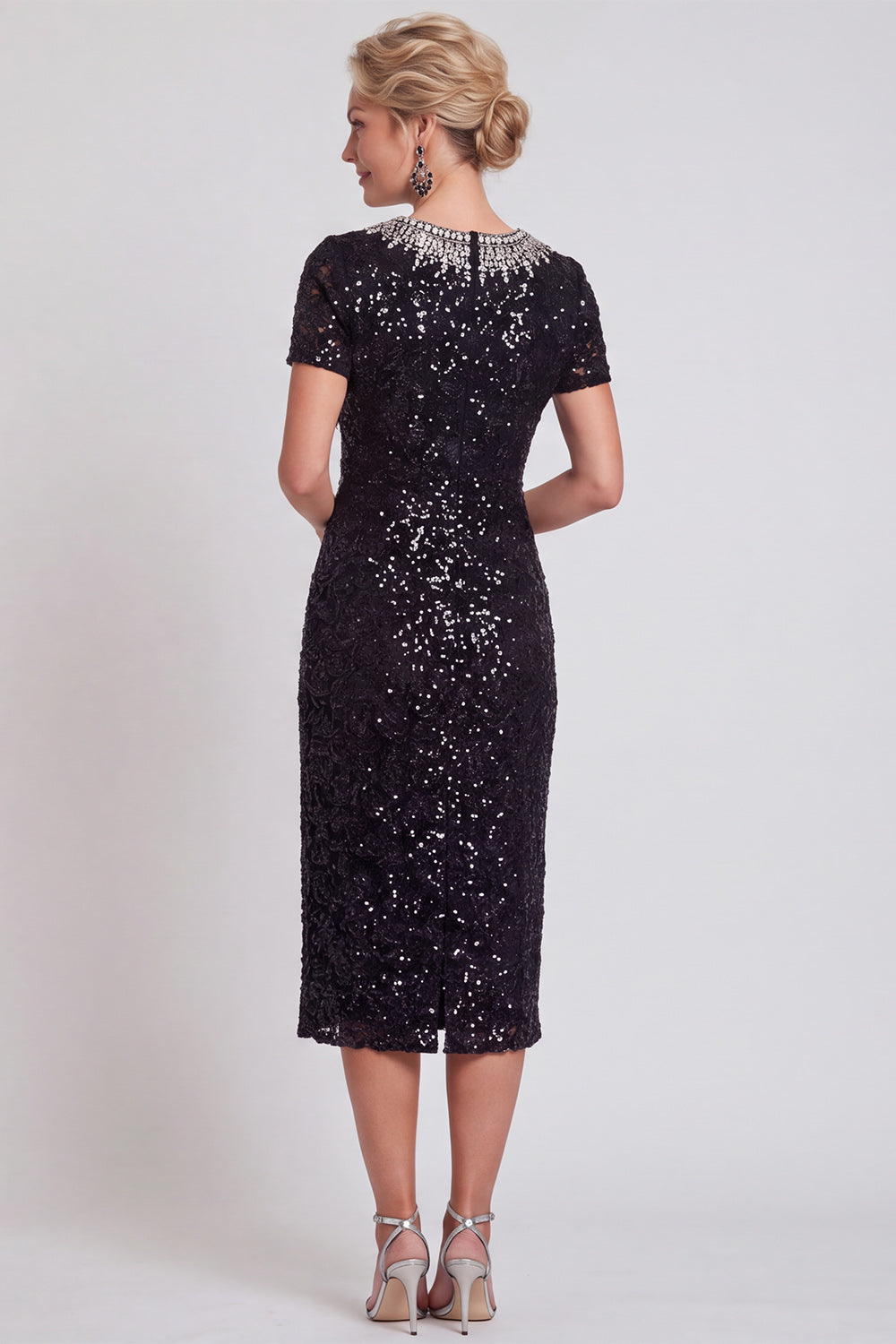 Robe midi fourreau noire scintillante à col rond, ornée de sequins et de perles, idéale pour la mère de la mariée