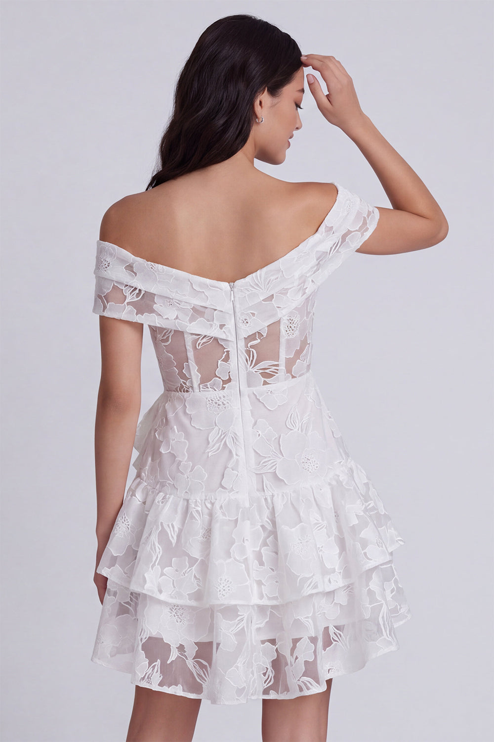 Robe courte trapèze à volants florale couleur ivoire et épaules dénudées pour enterrement de vie de jeune fille avec nœud