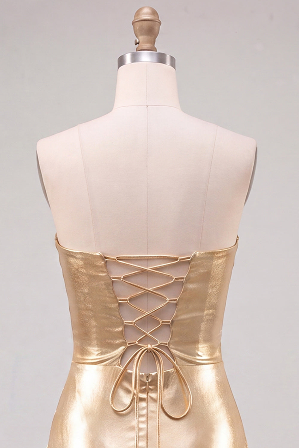 Robe de bal de promo homecoming style années 80 dorée Sweetheart Bodycon en dentelle métallisée avec découpe "keyhole" au dos lacé