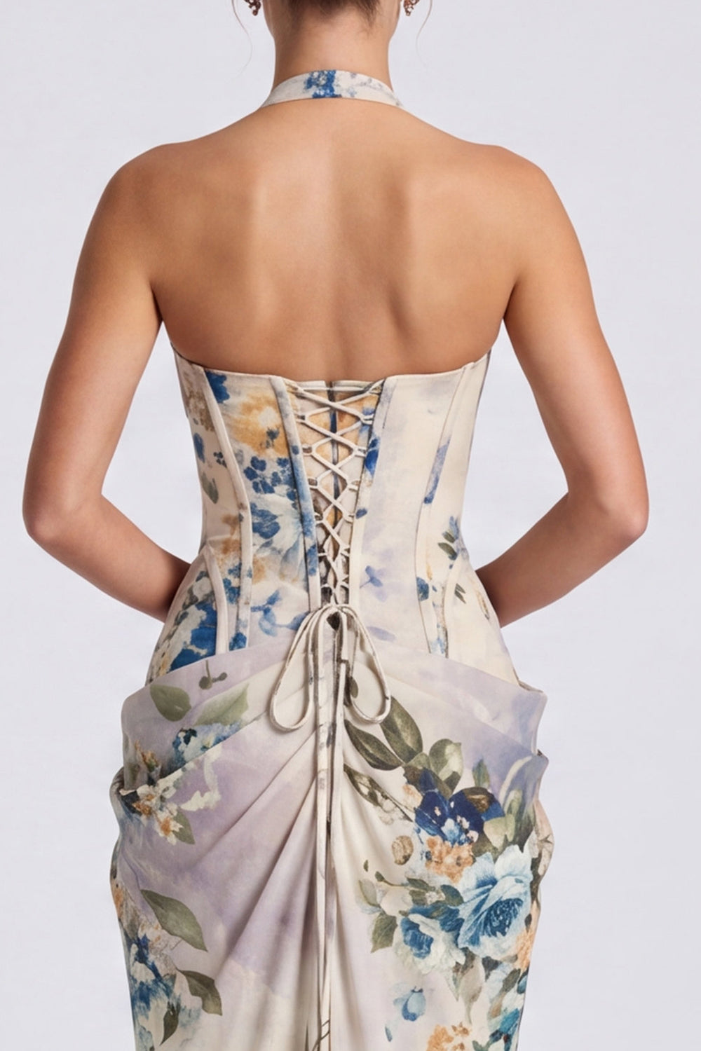 Robe de soirée longue sirène ivoire à col licou, corset floral et fente