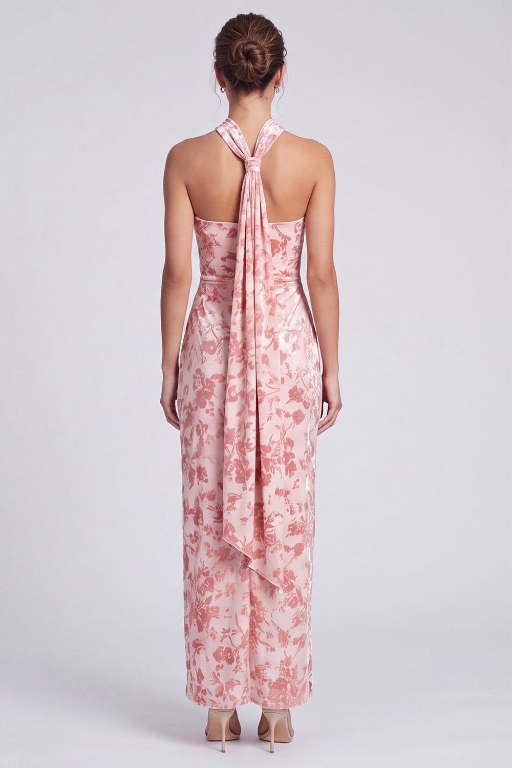 Robe longue rose en velours à col licou avec fente, motif floral, coupe sirène