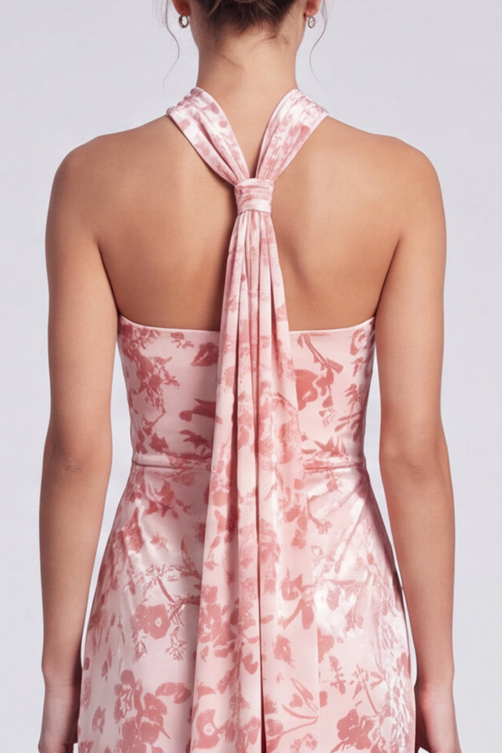 Robe longue rose en velours à col licou avec fente, motif floral, coupe sirène
