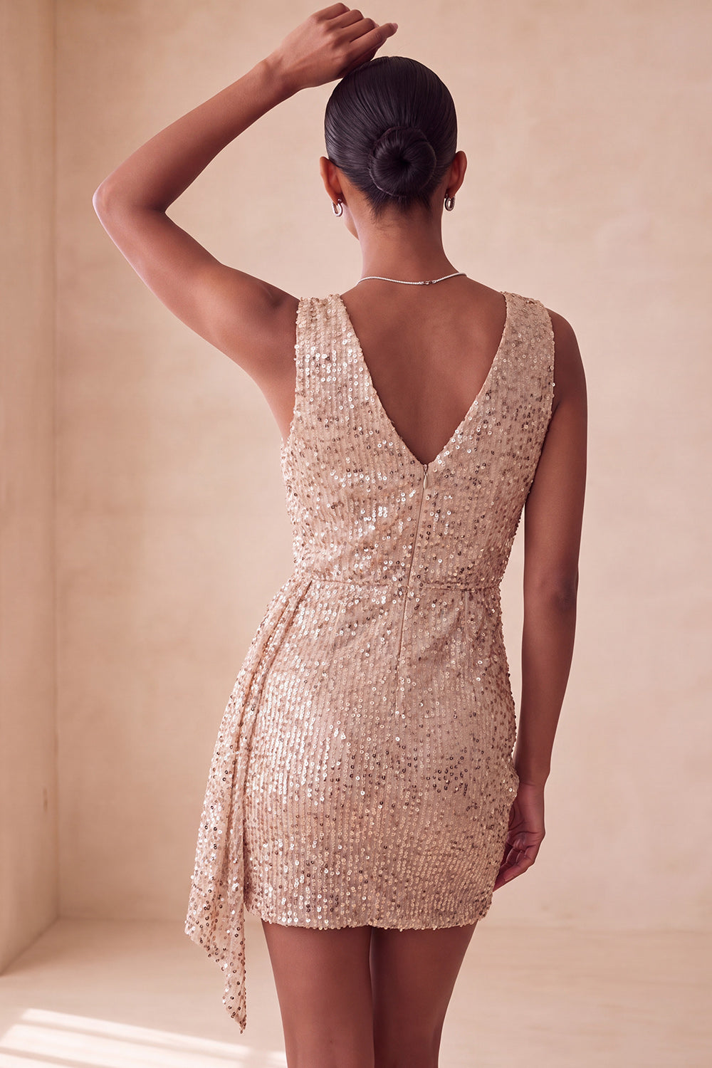Sparkly Pink Bodycon Round Neck Sequins Ruched Short Homecoming Dress with Sash
