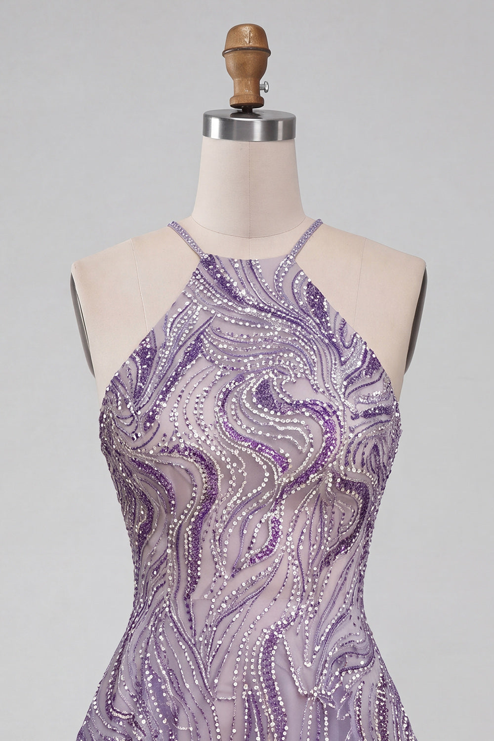 Robe de bal courte trapèze lilas à col montant et perles
