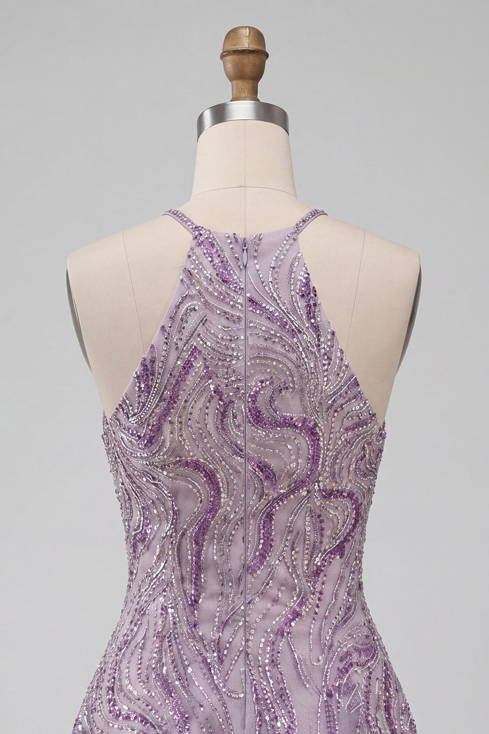 Robe de bal courte trapèze lilas à col montant et perles