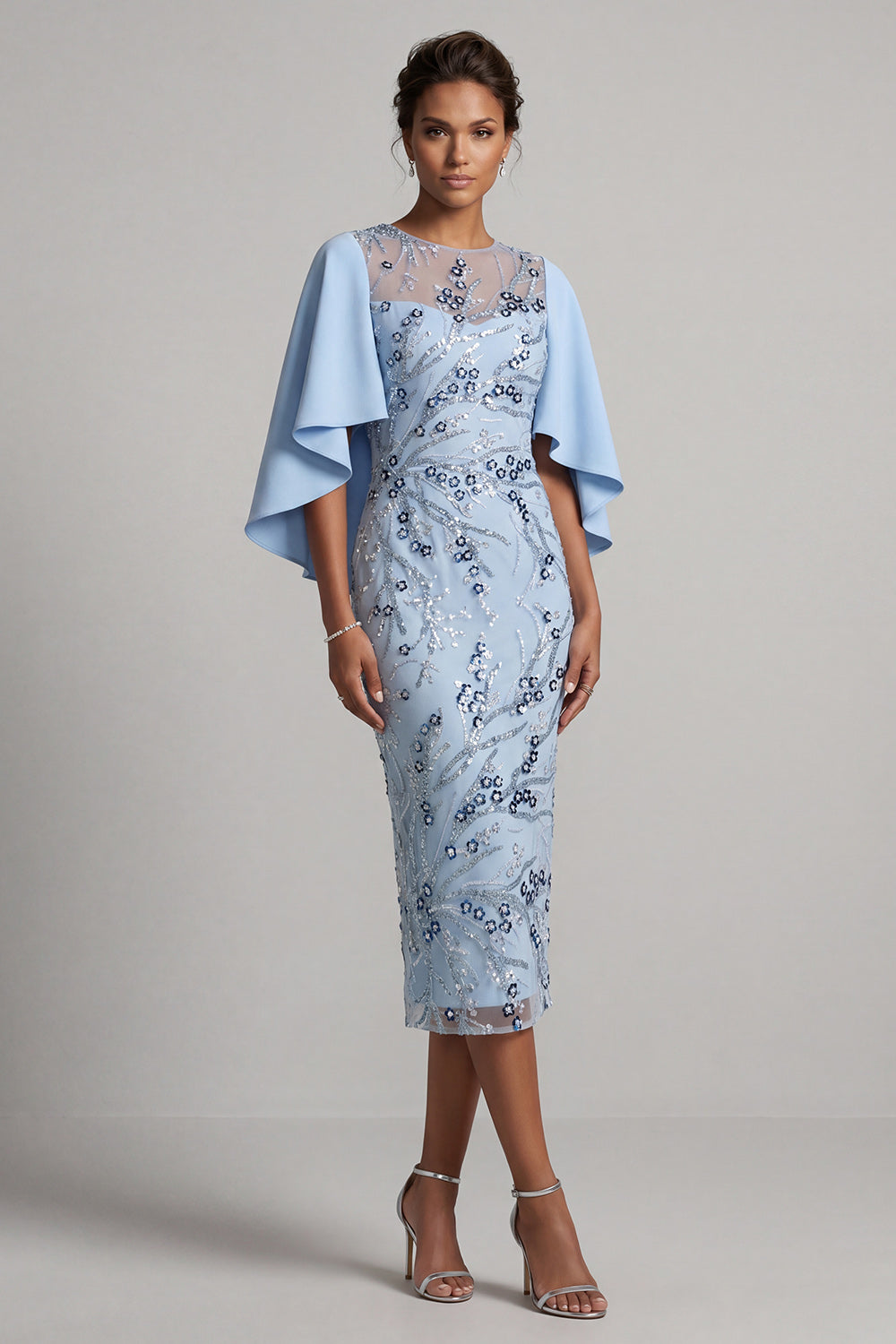 Robe fourreau bleu ciel à col rond avec sequins floraux et manches cape pour la mère de la mariée