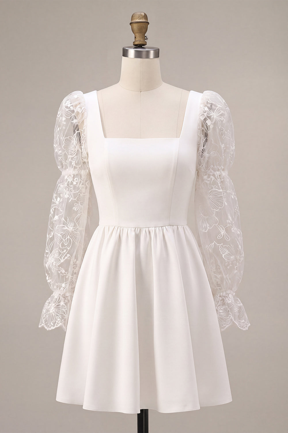 Robe trapèze blanche à col carré et dentelle, manches longues