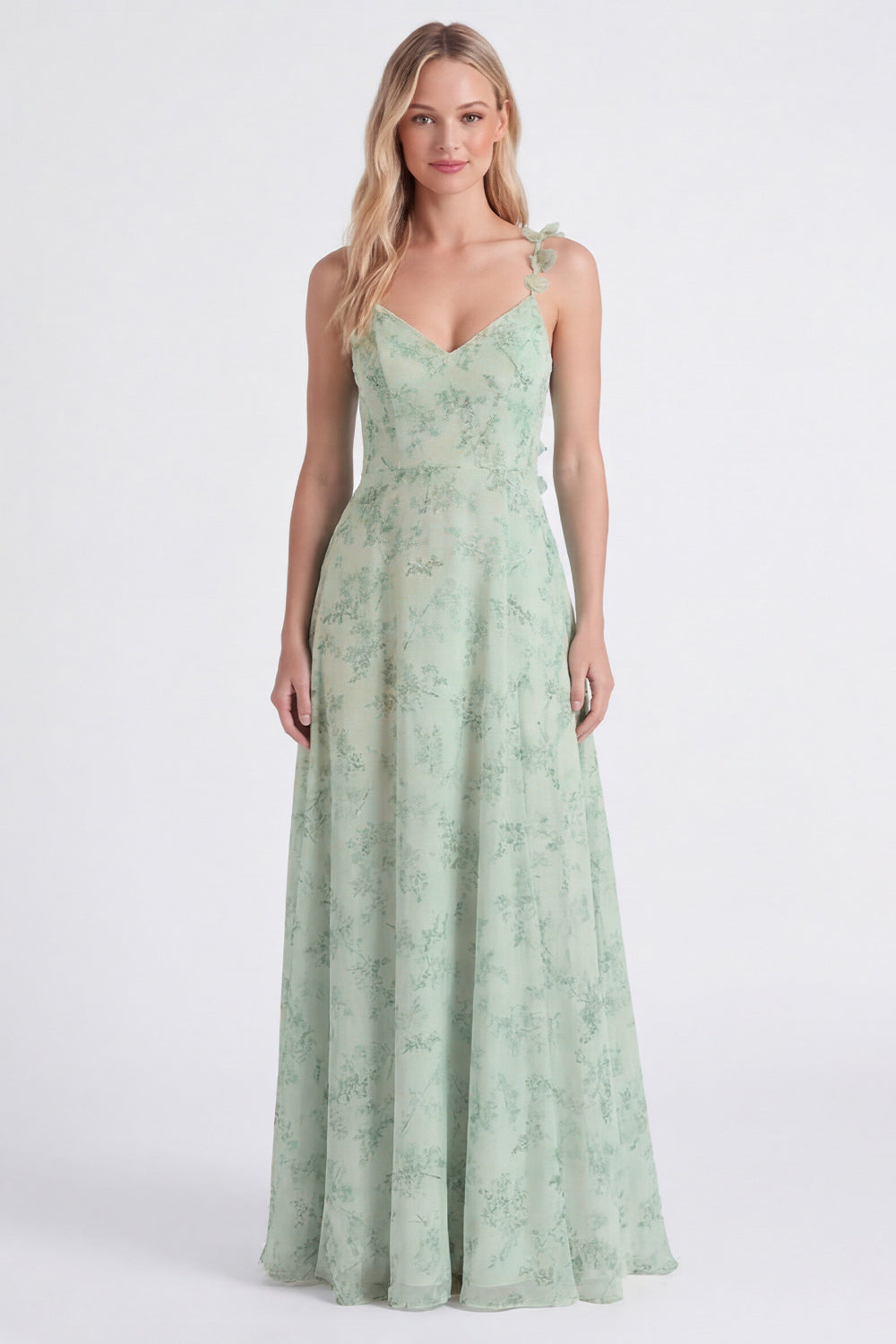 Vestido largo de dama de honor de chifón color salvia línea A con tirantes finos y estampado floral