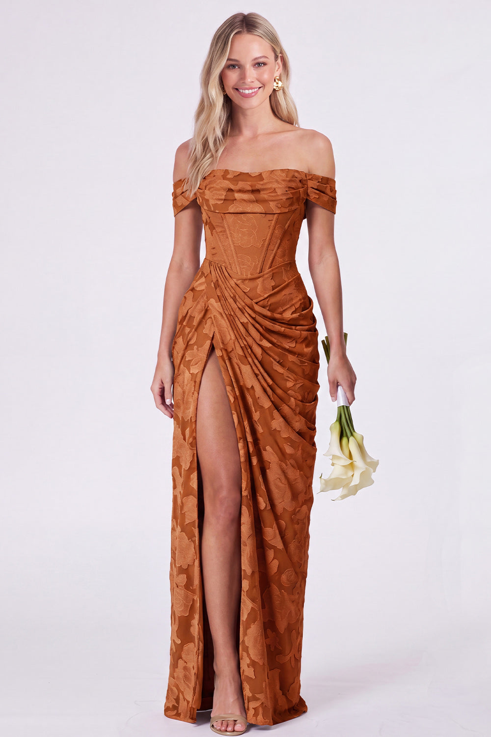 Vestido de Dama de Honor Sage Sirena Floral con Corsé, Hombros Descubiertos y Abertura