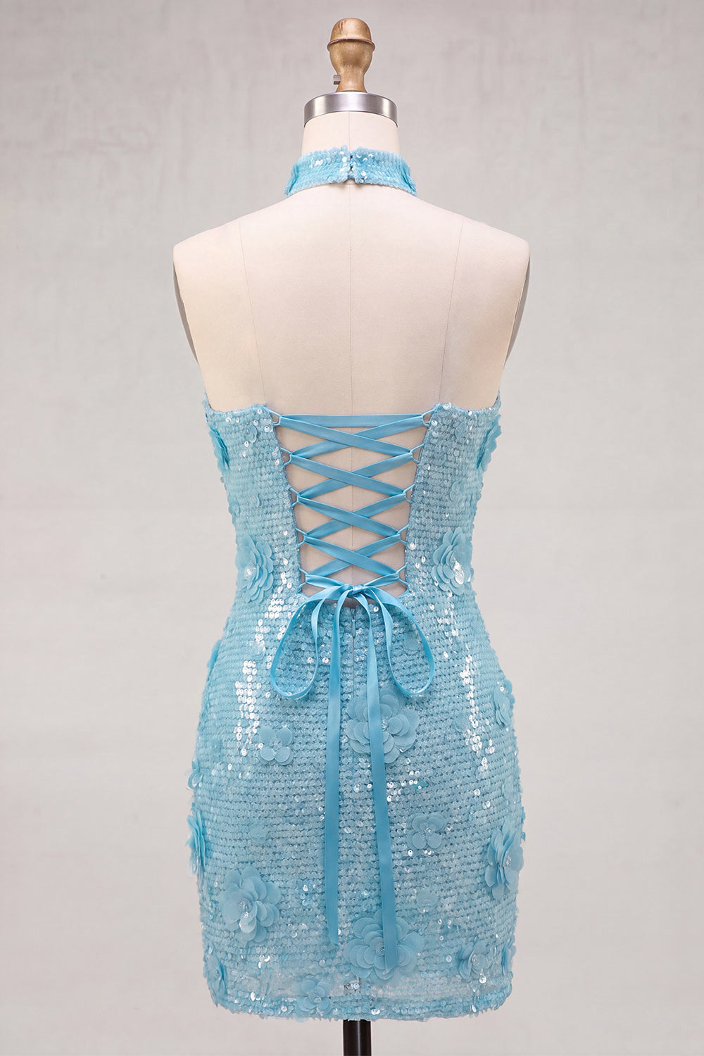 Robe courte de cocktail moulante dorée à paillettes sans bretelles avec laçage au dos