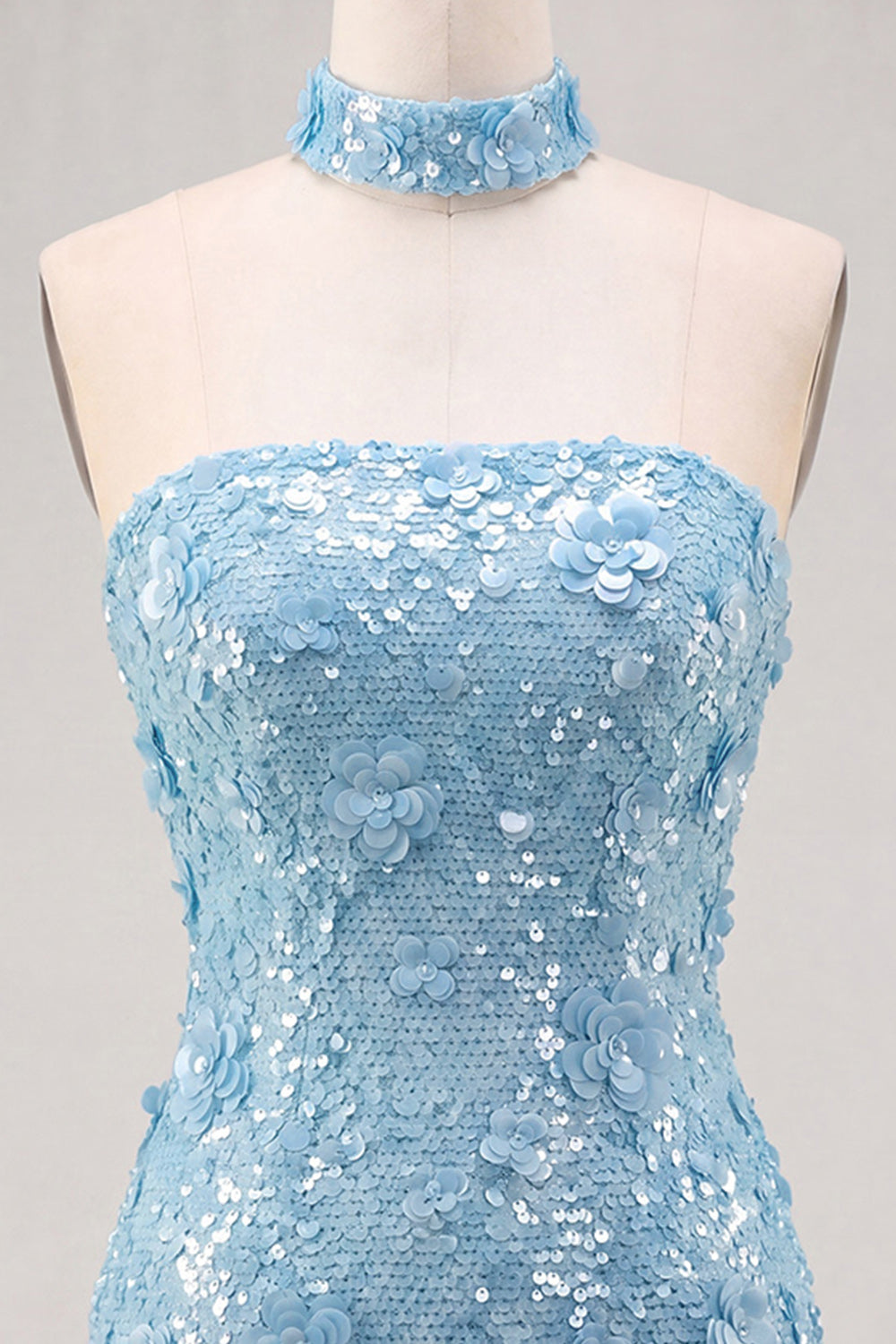Robe courte de cocktail moulante dorée à paillettes sans bretelles avec laçage au dos