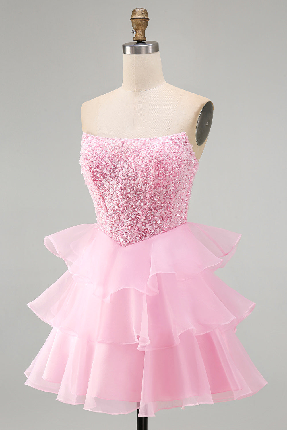 Robe de bal courte trapèze rose pailletée à sequins, perles et volants à niveaux