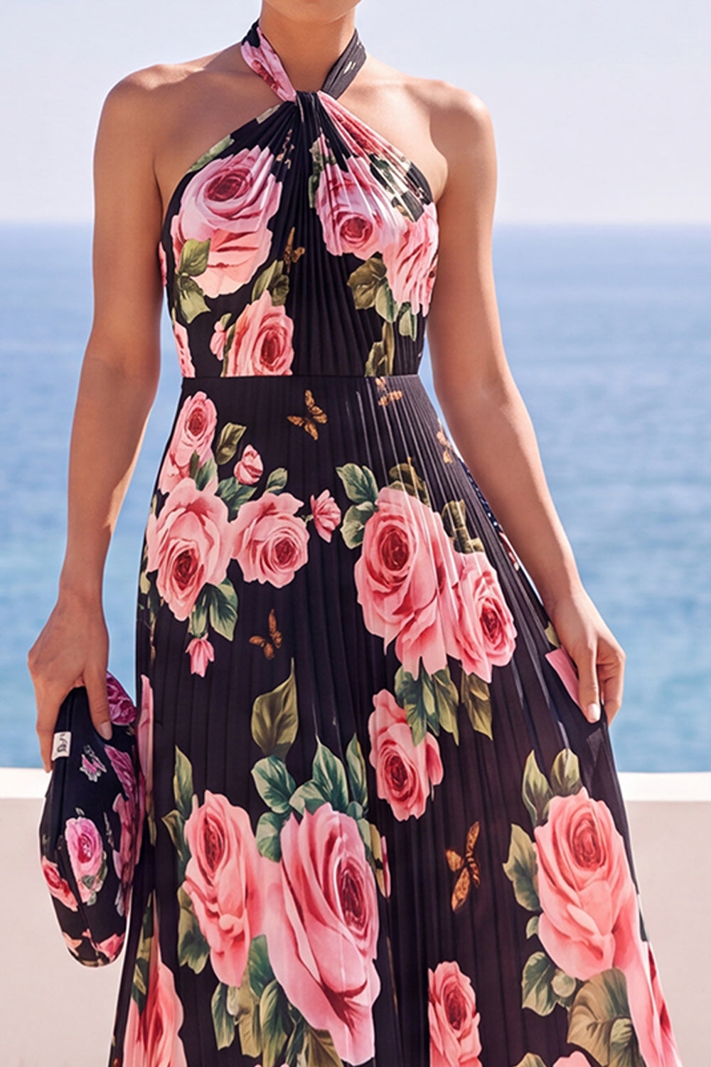 Robe longue plissée en mousseline à imprimé floral noir avec licou