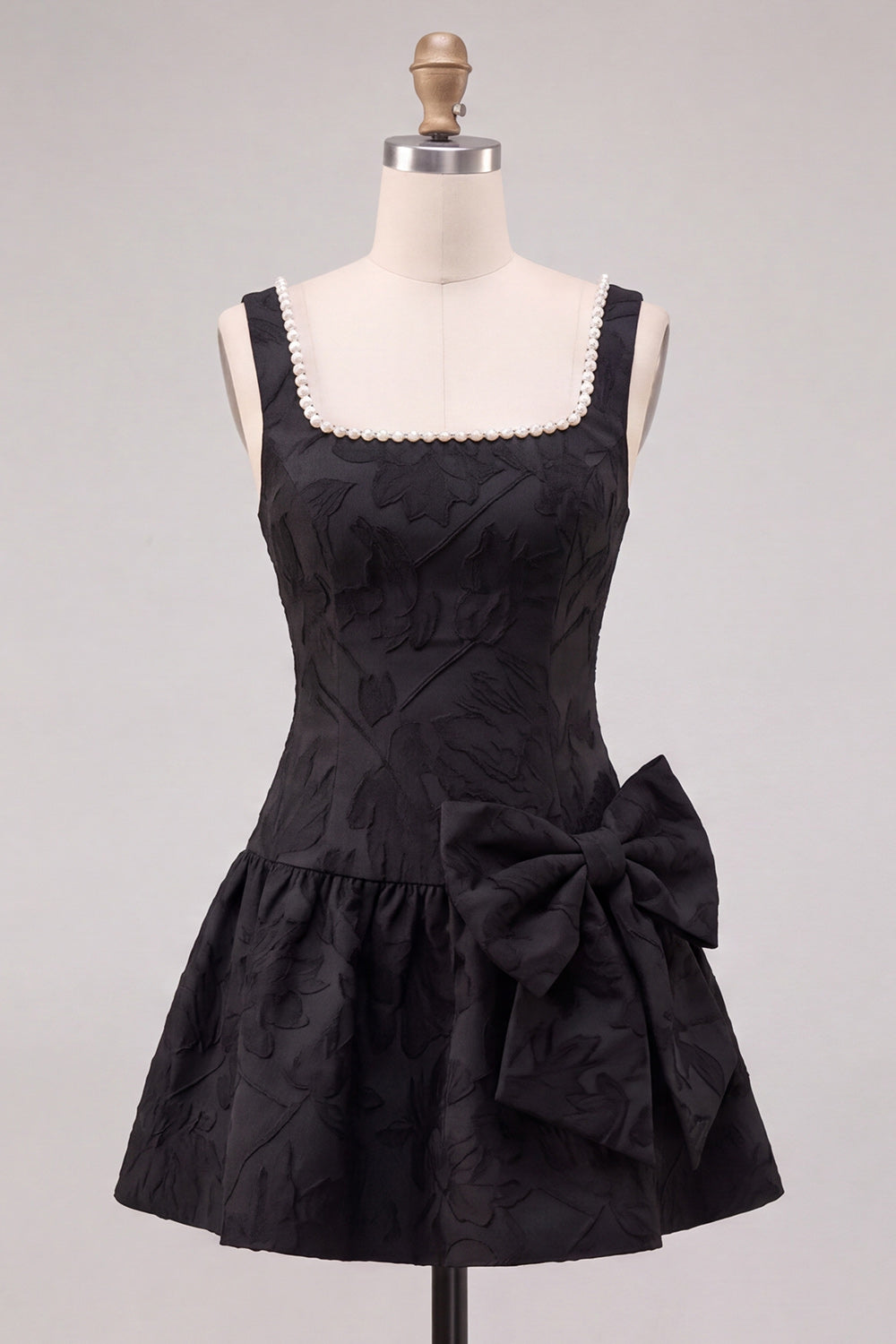 Robe de cocktail courte noire trapèze en jacquard floral avec perles et nœud