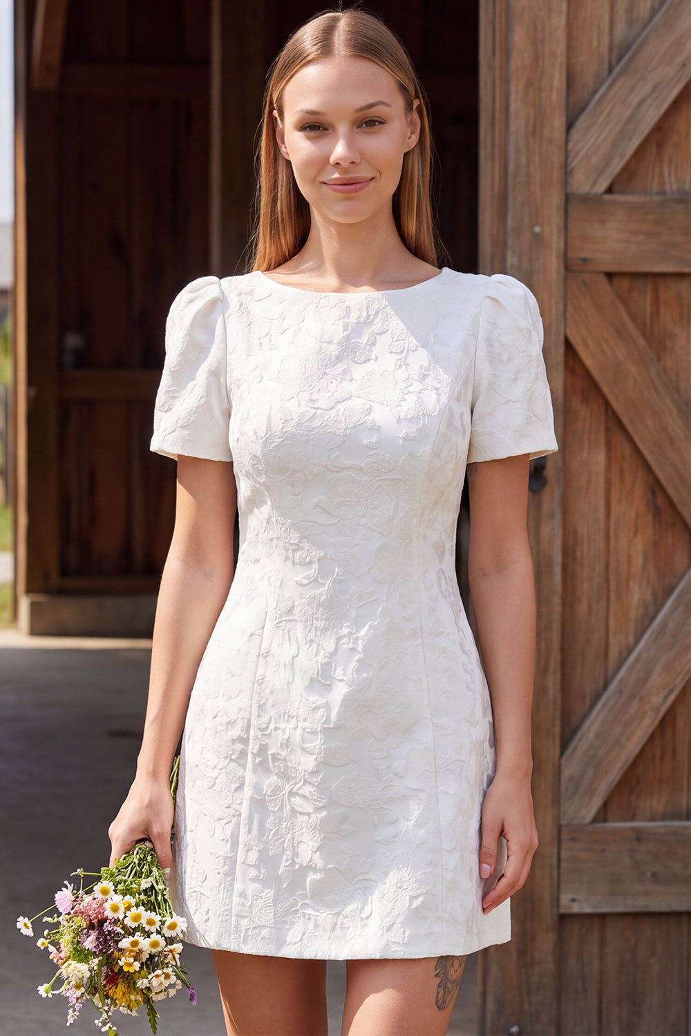 Vestido de novia corto jacquard bodycon con cuello barco marfil