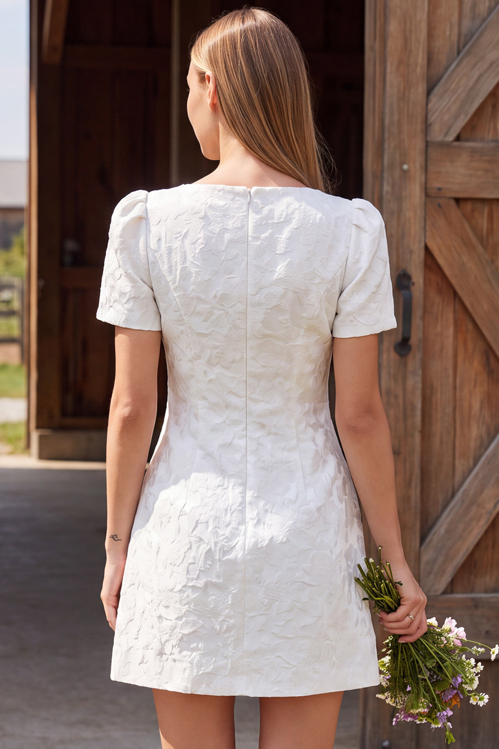 Vestido de novia corto jacquard bodycon con cuello barco marfil