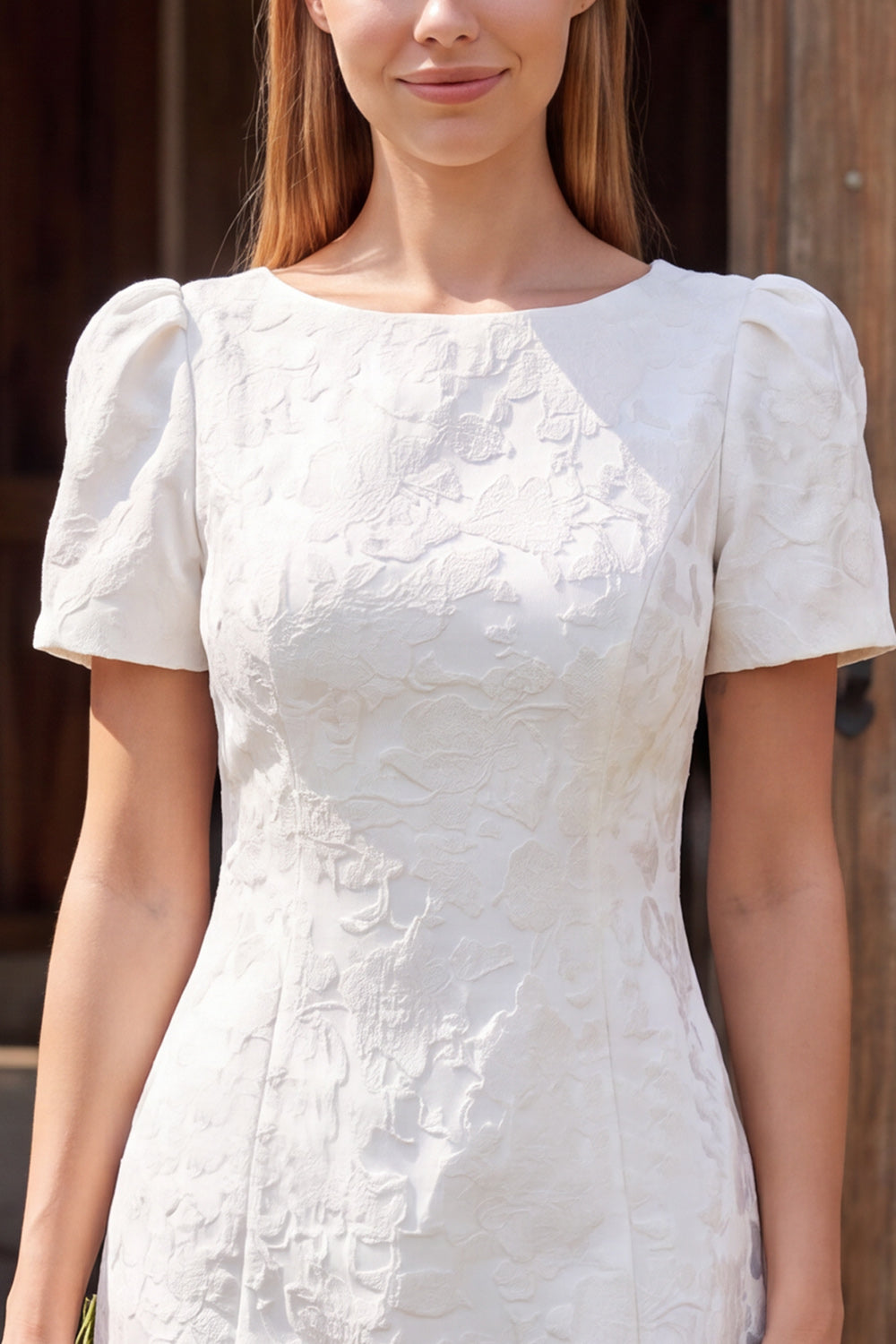 Vestido de novia corto jacquard bodycon con cuello barco marfil
