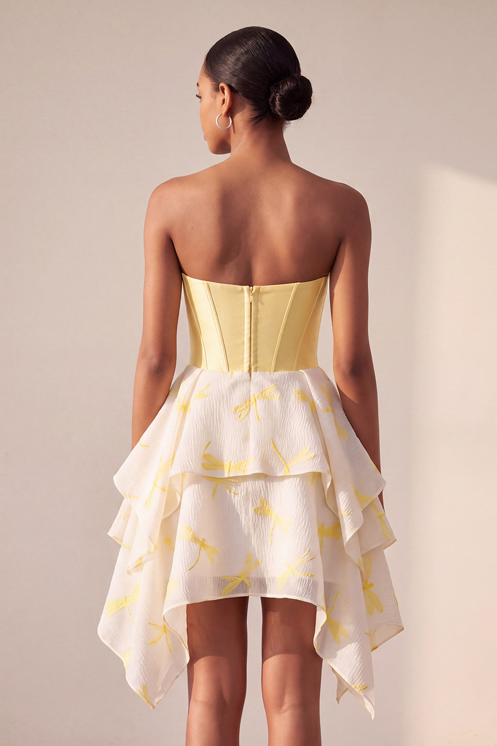 Robe de soirée jaune en ligne A, corset cœur, imprimée, coupe asymétrique, avec strass