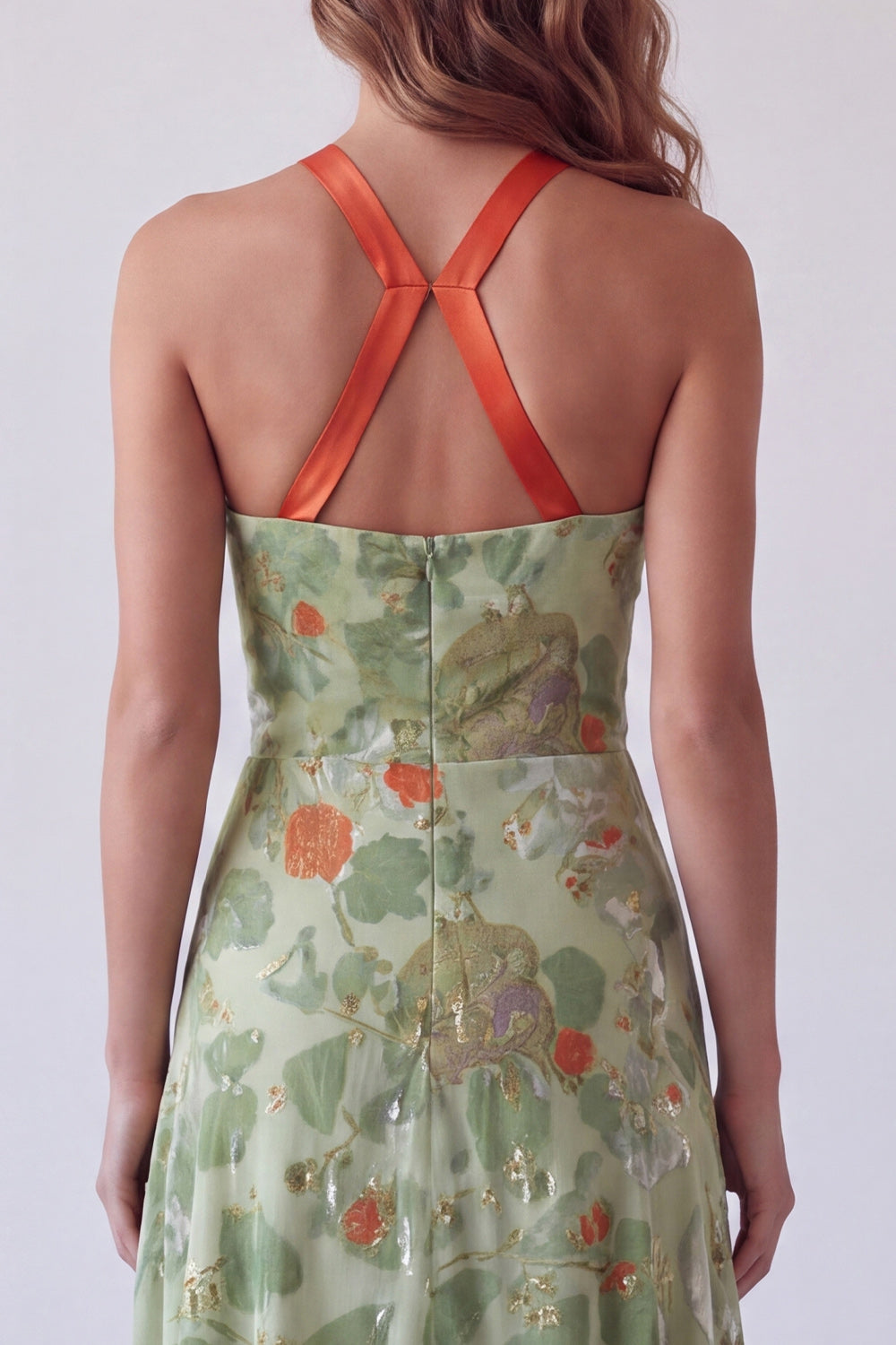 Robe longue de cérémonie évasée à licou Dusty Sage avec nœud et motif floral