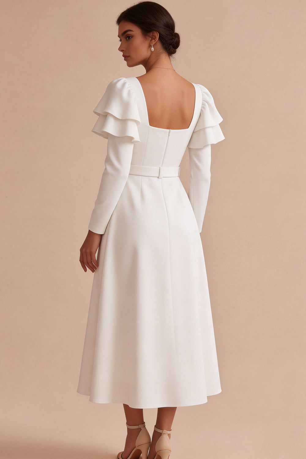 Robe de fiançailles longue blanche trapèze à manches volantées et col carré avec ceinture