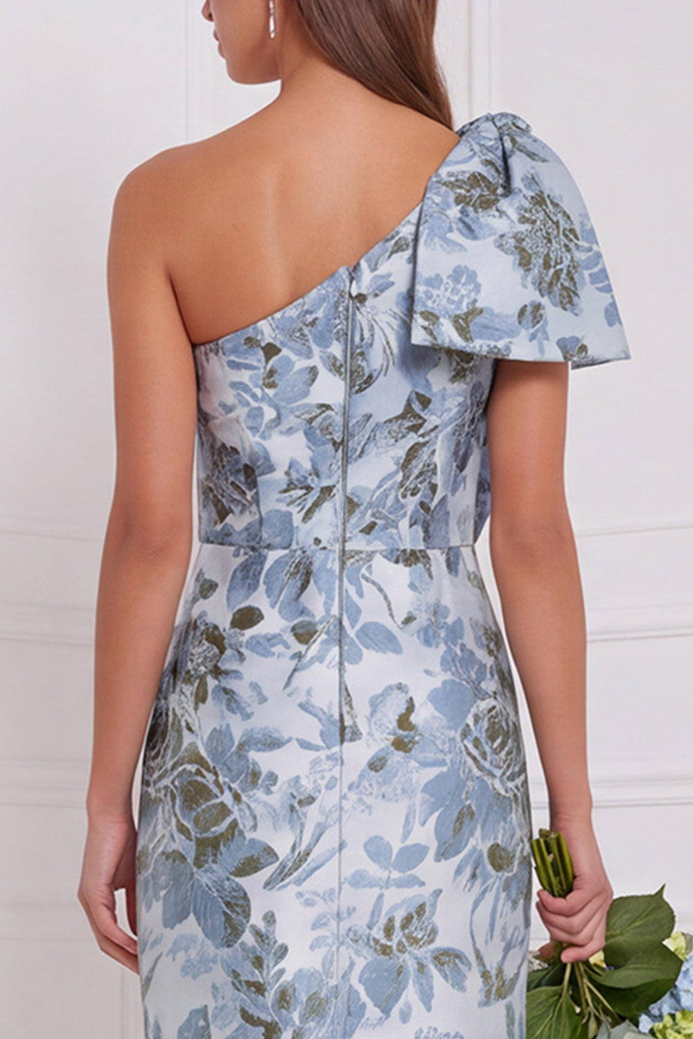 Robe longue de demoiselle d'honneur fourreau bleu poudré fleuri à nœud, asymétrique à une épaule