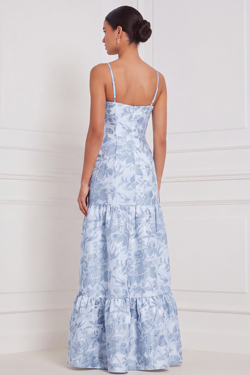 Robe longue de demoiselle d'honneur trapèze bleu clair à encolure en cœur, motif floral et fente