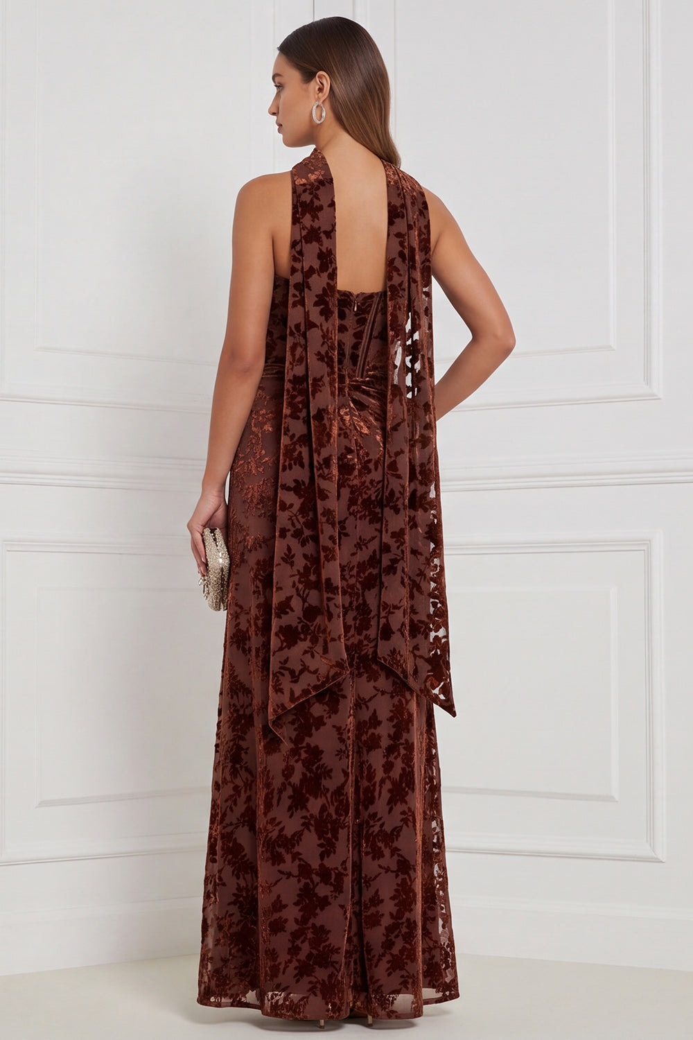 Vestido largo de dama de honor de terciopelo quemado, sin tirantes, fruncido, negro, con bufanda para el cuello
