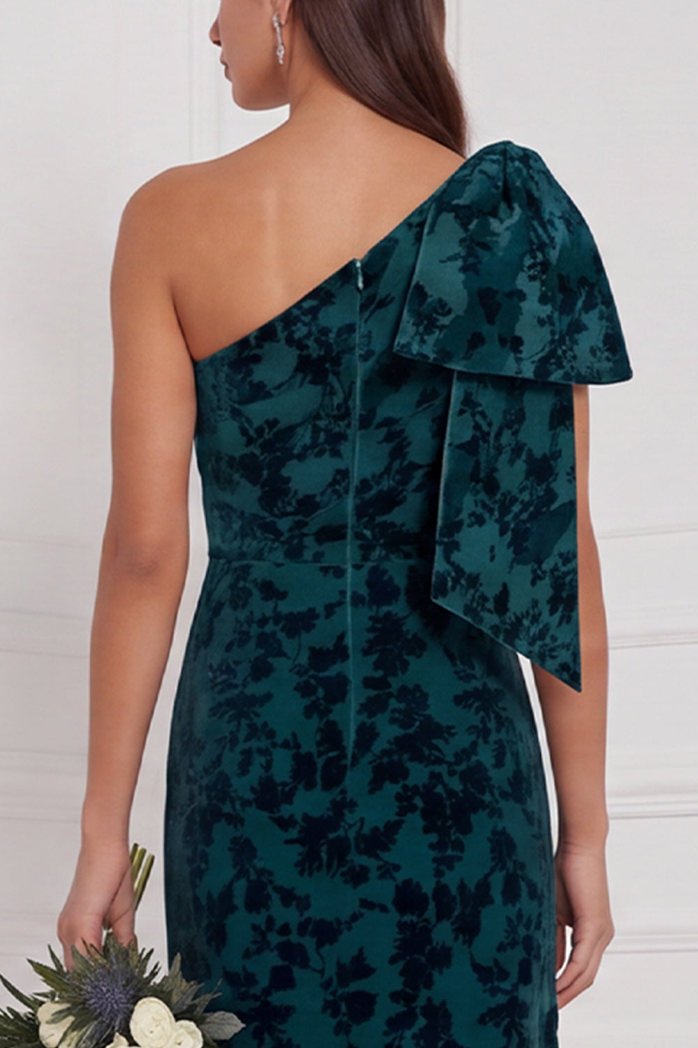 Robe longue de demoiselle d'honneur vert foncé fourreau asymétrique en velours dévoré avec nœud