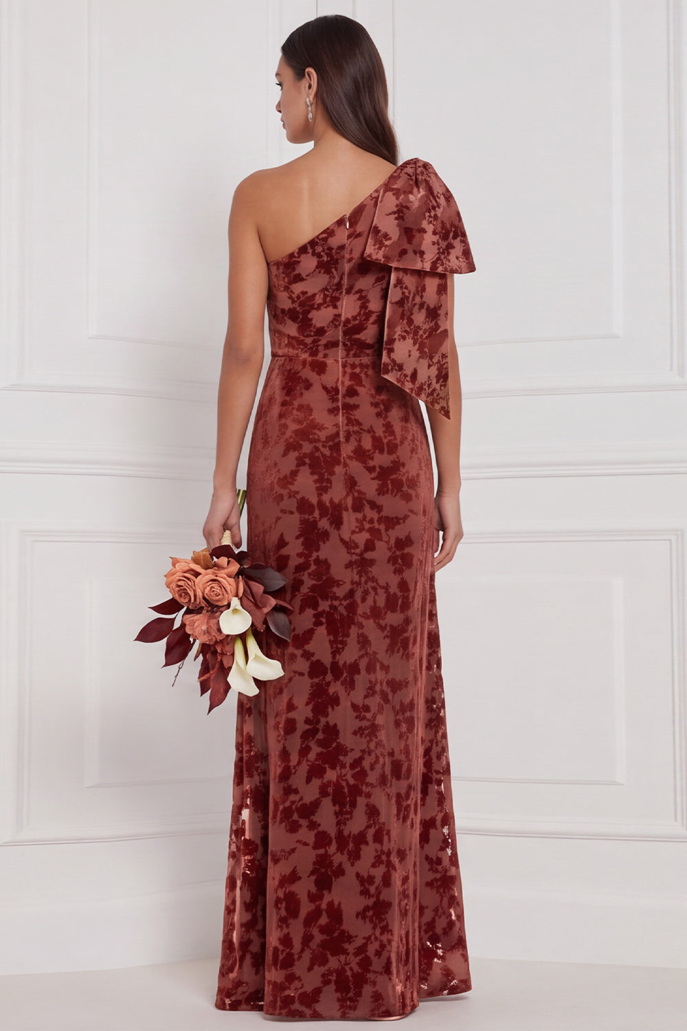 Robe longue de demoiselle d'honneur vert foncé fourreau asymétrique en velours dévoré avec nœud