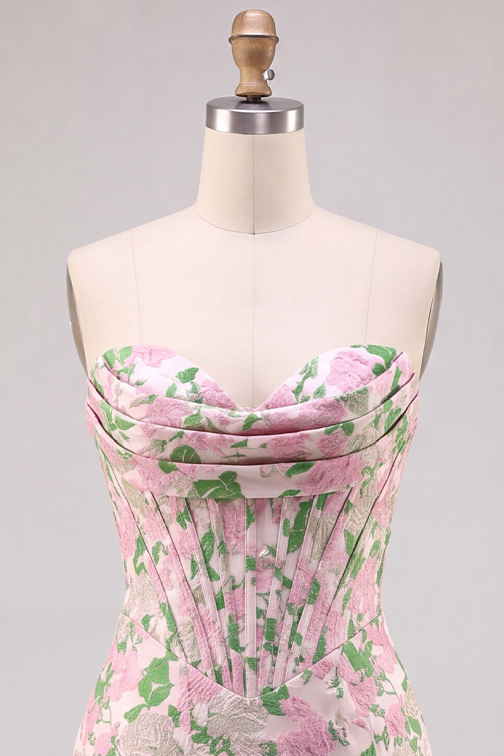 Vestido de fiesta corto ajustado con corpiño de jacquard sin tirantes rosa floral