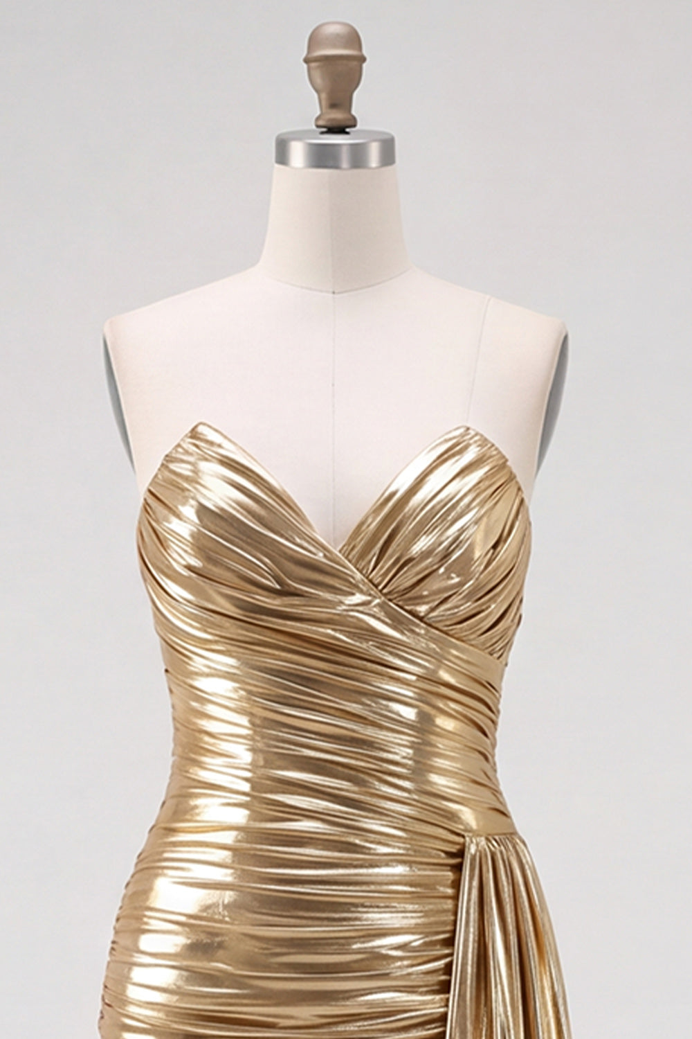 Robe de soirée courte bustier plissée bleu roi métallisé avec cascade latérale