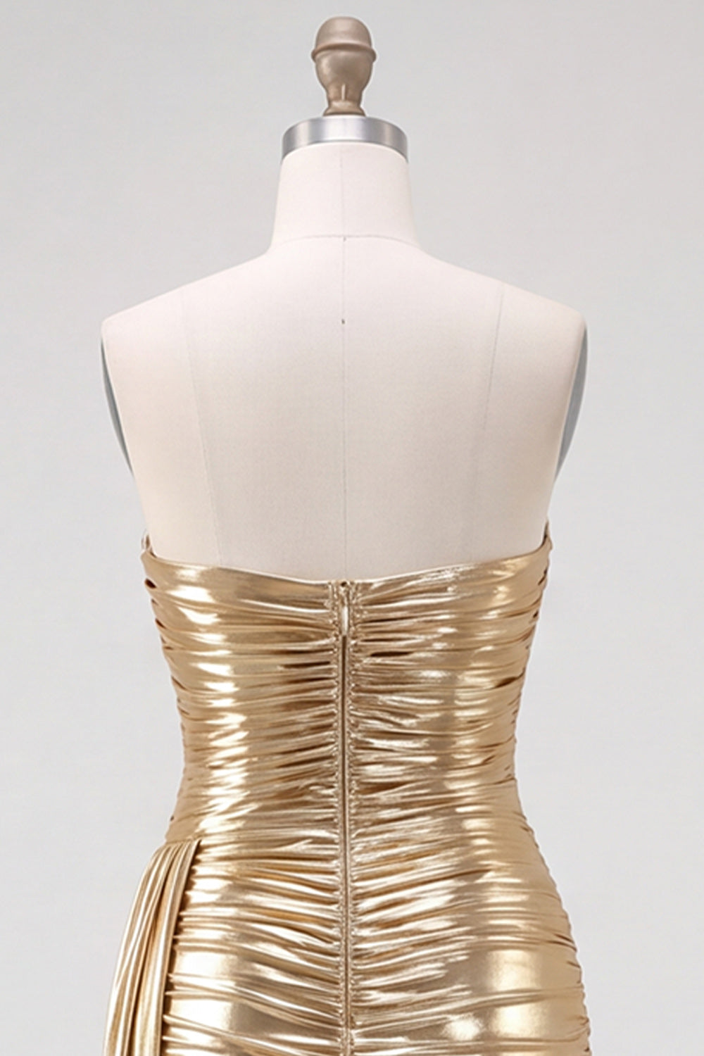 Robe de soirée courte bustier plissée bleu roi métallisé avec cascade latérale