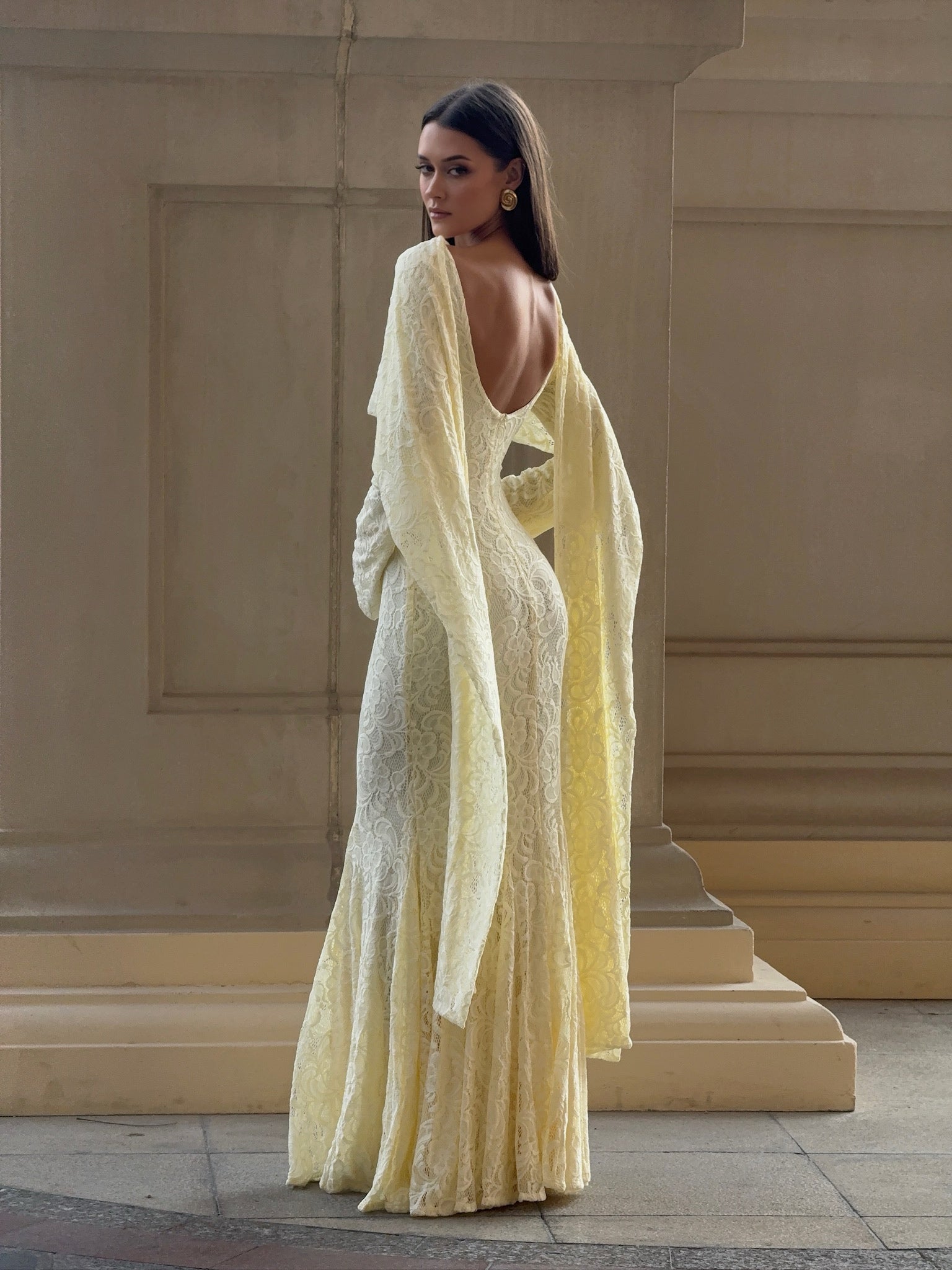 Verano Muse™ Vestido Maxi de Encaje con Manga Acampanada y Pañuelo Removible | Silueta Sirena