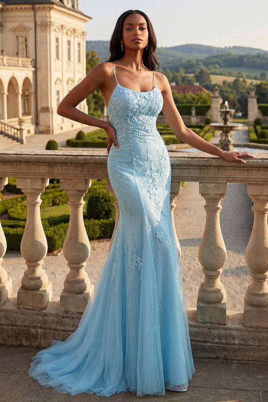 Robe de bal longue bleu sirène à fines bretelles appliquées