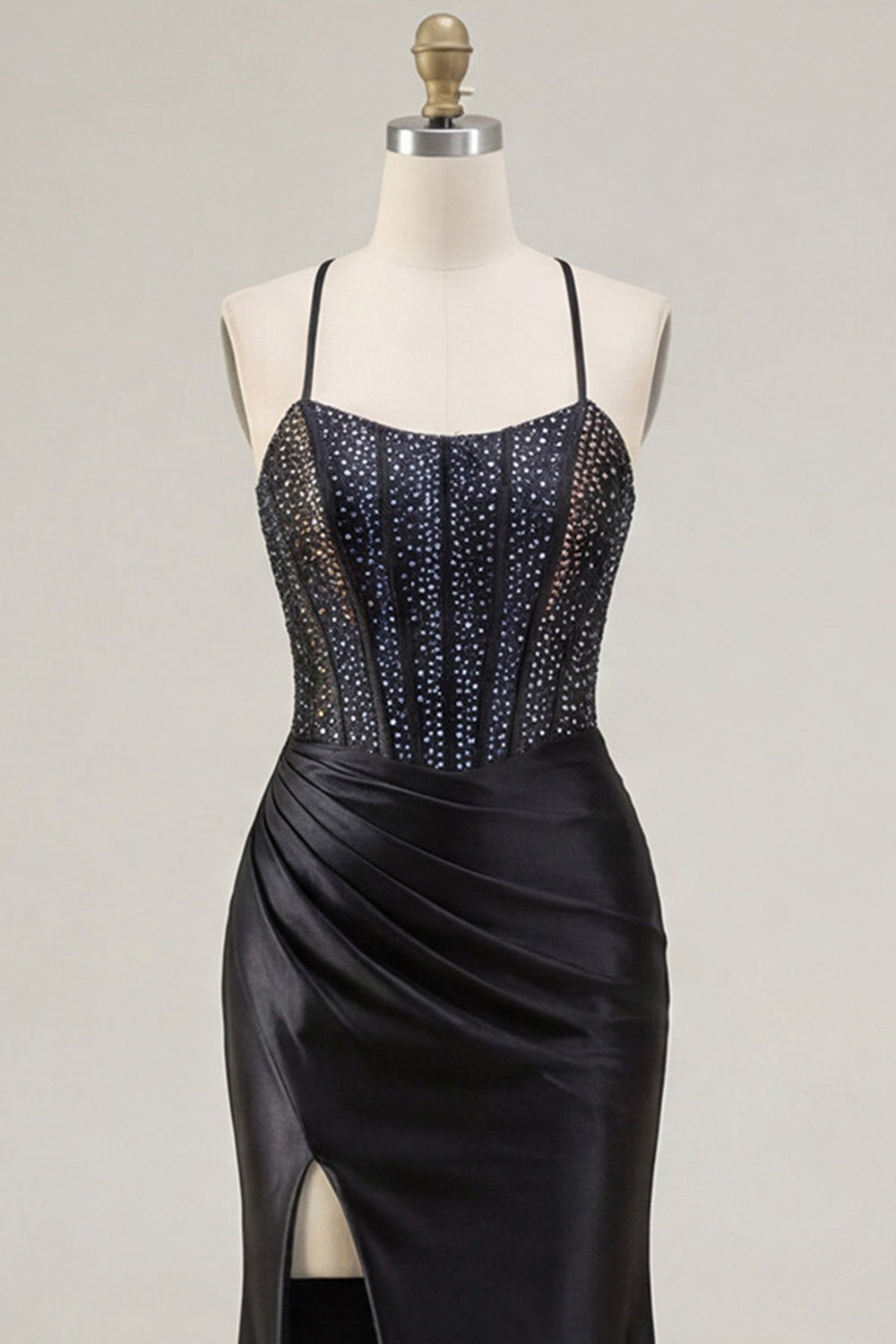 Robe de soirée longue sirène plissée avec corset perlé noir et fente