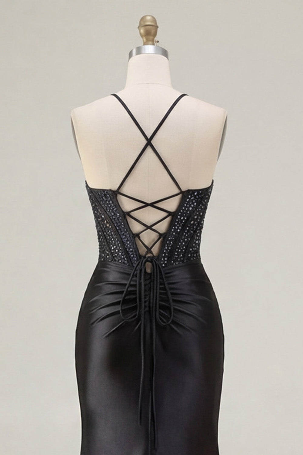Robe de soirée longue sirène plissée avec corset perlé noir et fente