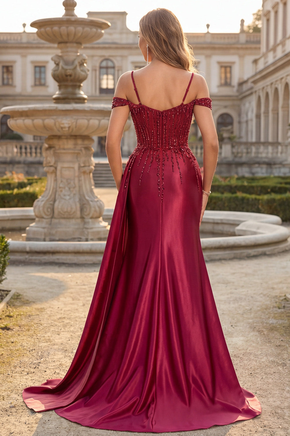 Robe de bal longue sirène à paillettes lie de vin à épaules dénudées avec fente