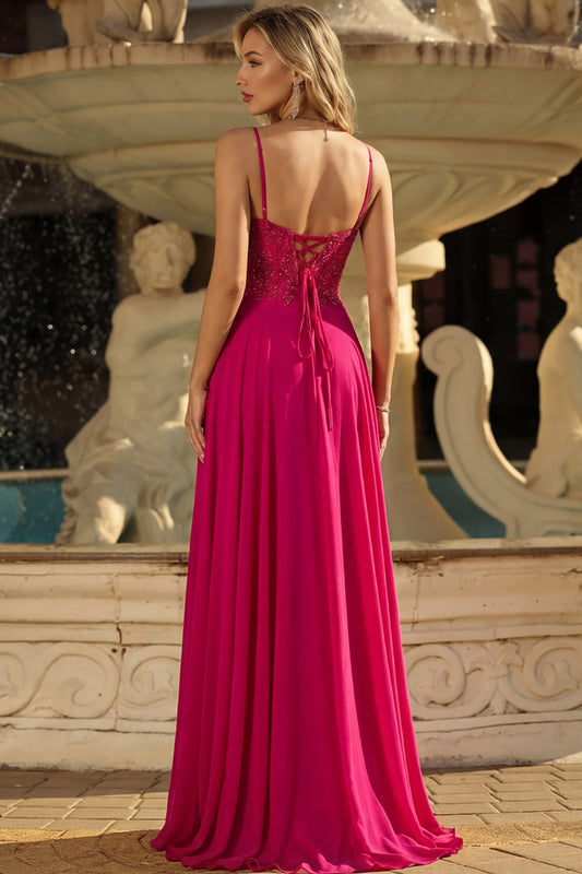 Robe longue de bal rose avec fente, dos lacé, bretelles spaghetti et ligne A en dentelle