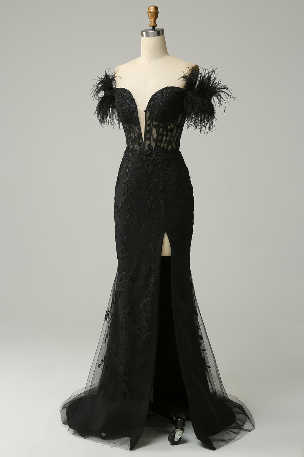 Robe de bal sirène noire à épaules dénudées avec plumes