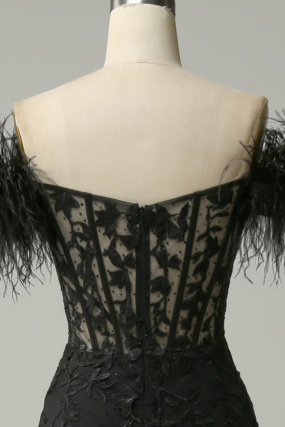 Robe de bal sirène noire à épaules dénudées avec plumes