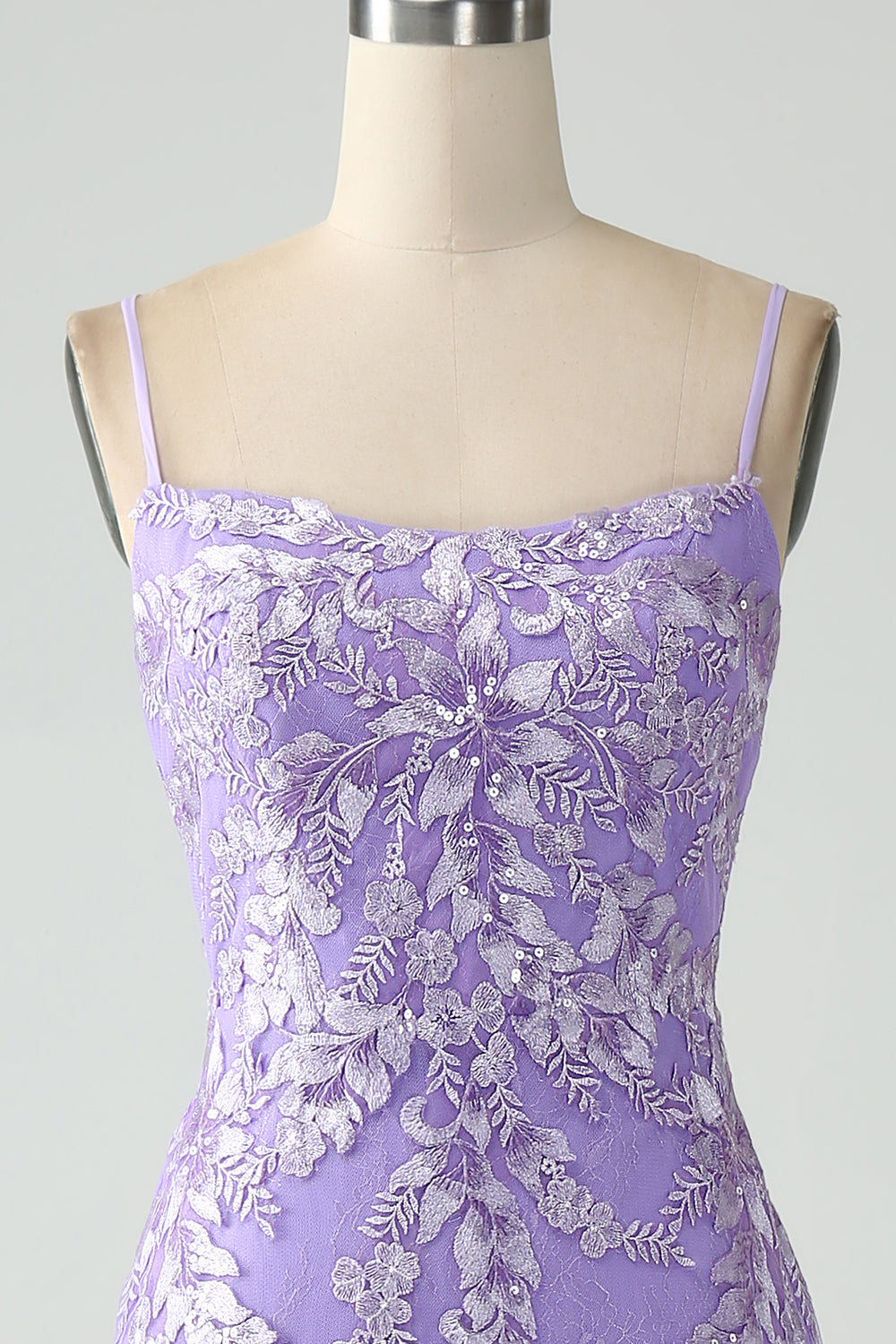Robe de bal longue sirène lilas à fines bretelles avec appliques