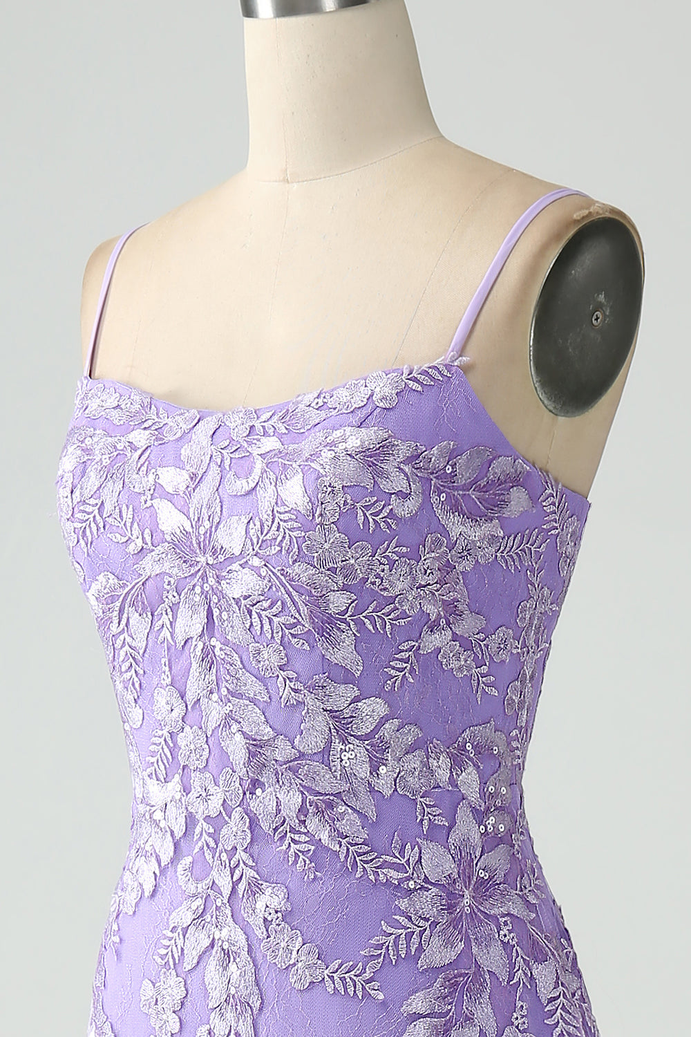 Robe de bal longue sirène lilas à fines bretelles avec appliques