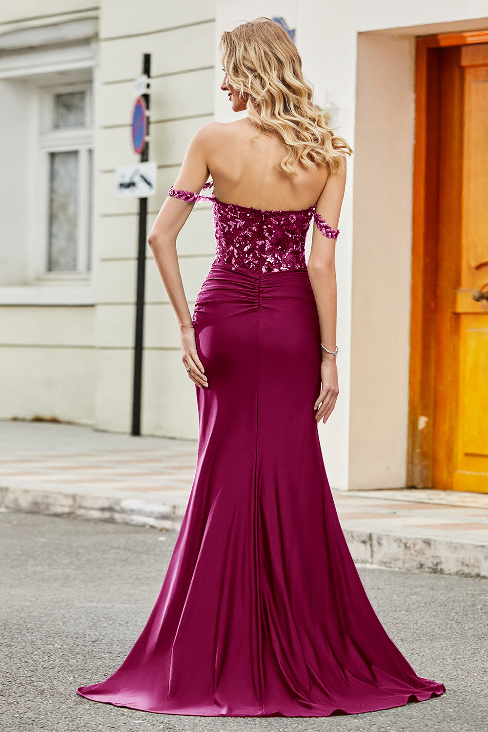 Robe de bal longue sirène vert foncé à épaules dénudées