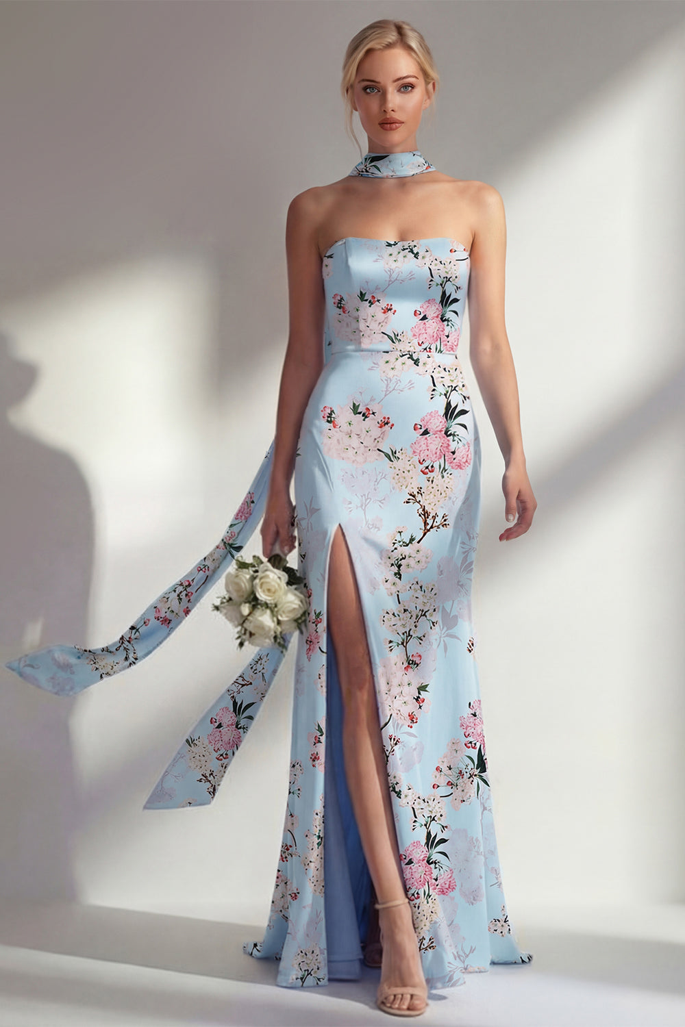 Vestido largo de dama de honor de sirena rosa sin tirantes con estampado floral y abertura