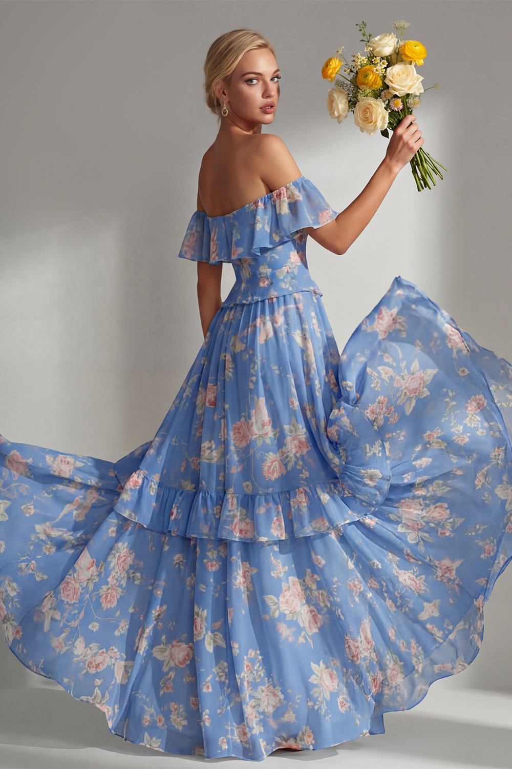 Robe de demoiselle d'honneur longue en mousseline jaune et rose à fleurs, coupe trapèze, épaules dénudées et volants